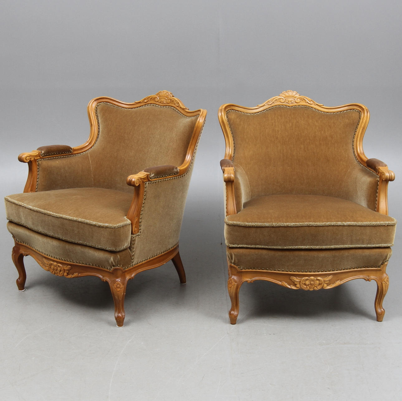 FÅTÖLJER, ett par, rokokostil, 1900-talets andra hälft.