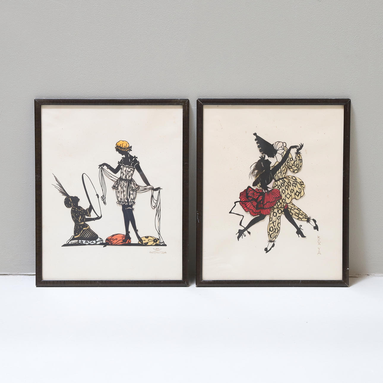 PAPER CUTTERS 2 pieces, including Eva Schönberg.