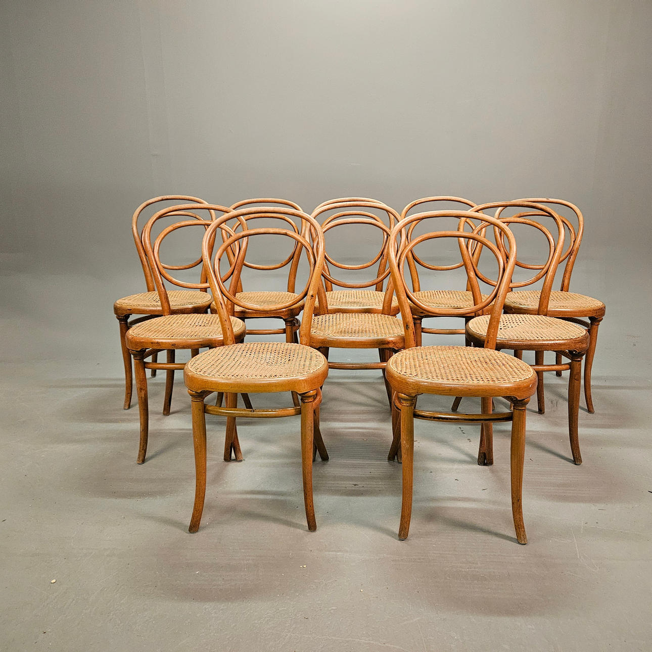 STOLAR, 10 st. Thonet, 1900-talets början.