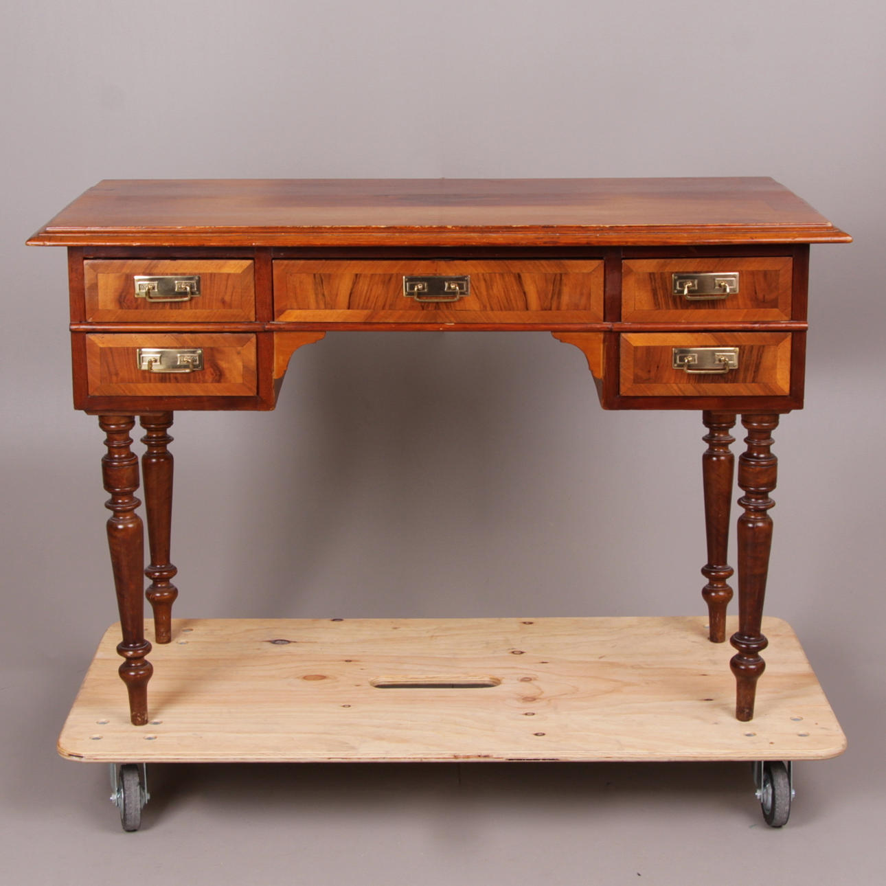 SKRIVBORD, furu, nyränessans, omkring sekelskiftet 1900.