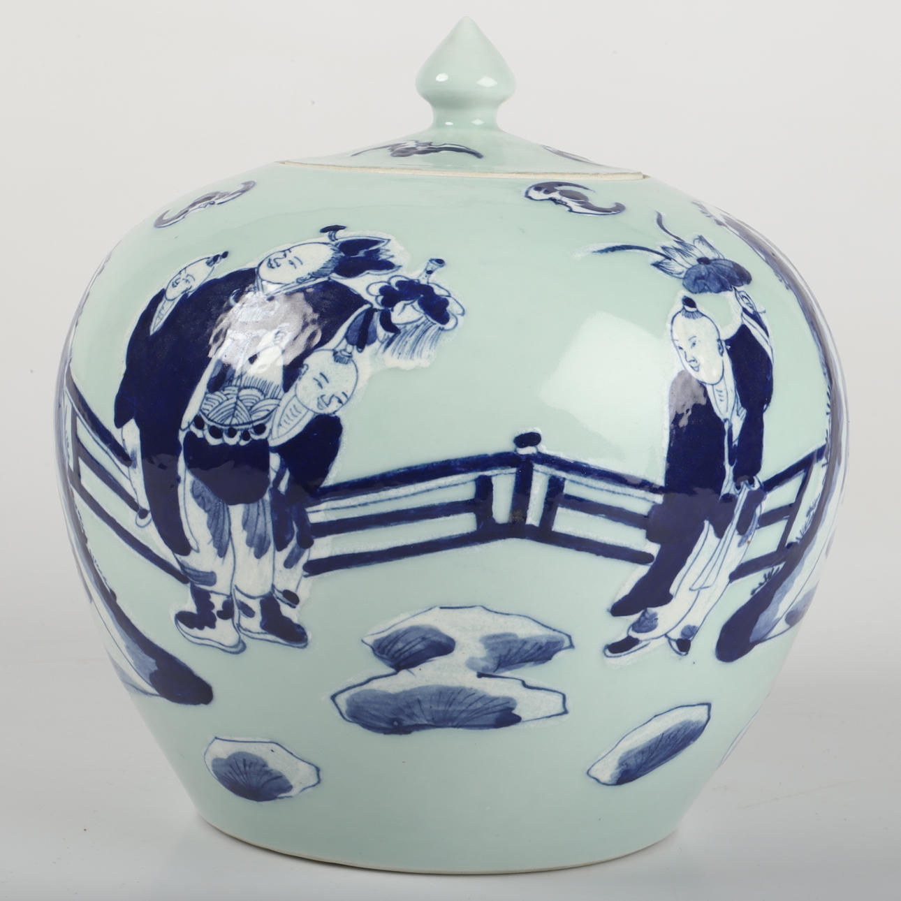 BOJAN WITH LID, porcelain, China.