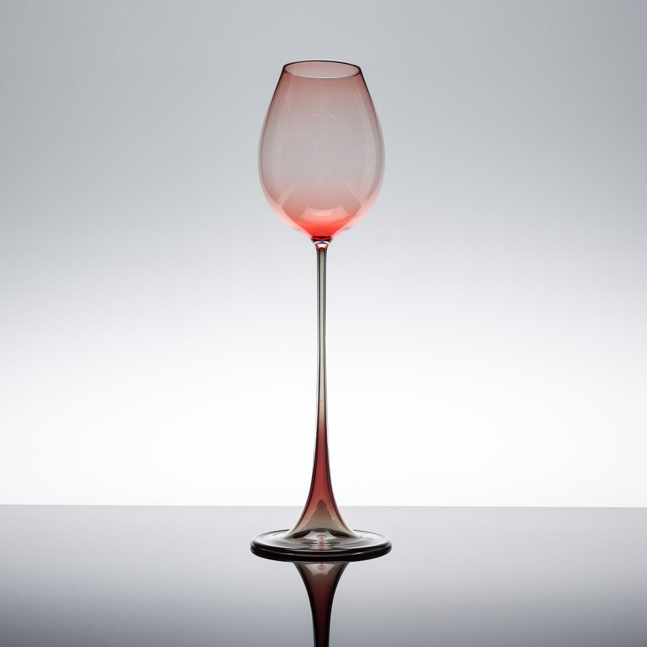 NILS LANDBERG. Tulpanglas, Orrefors, signerad.