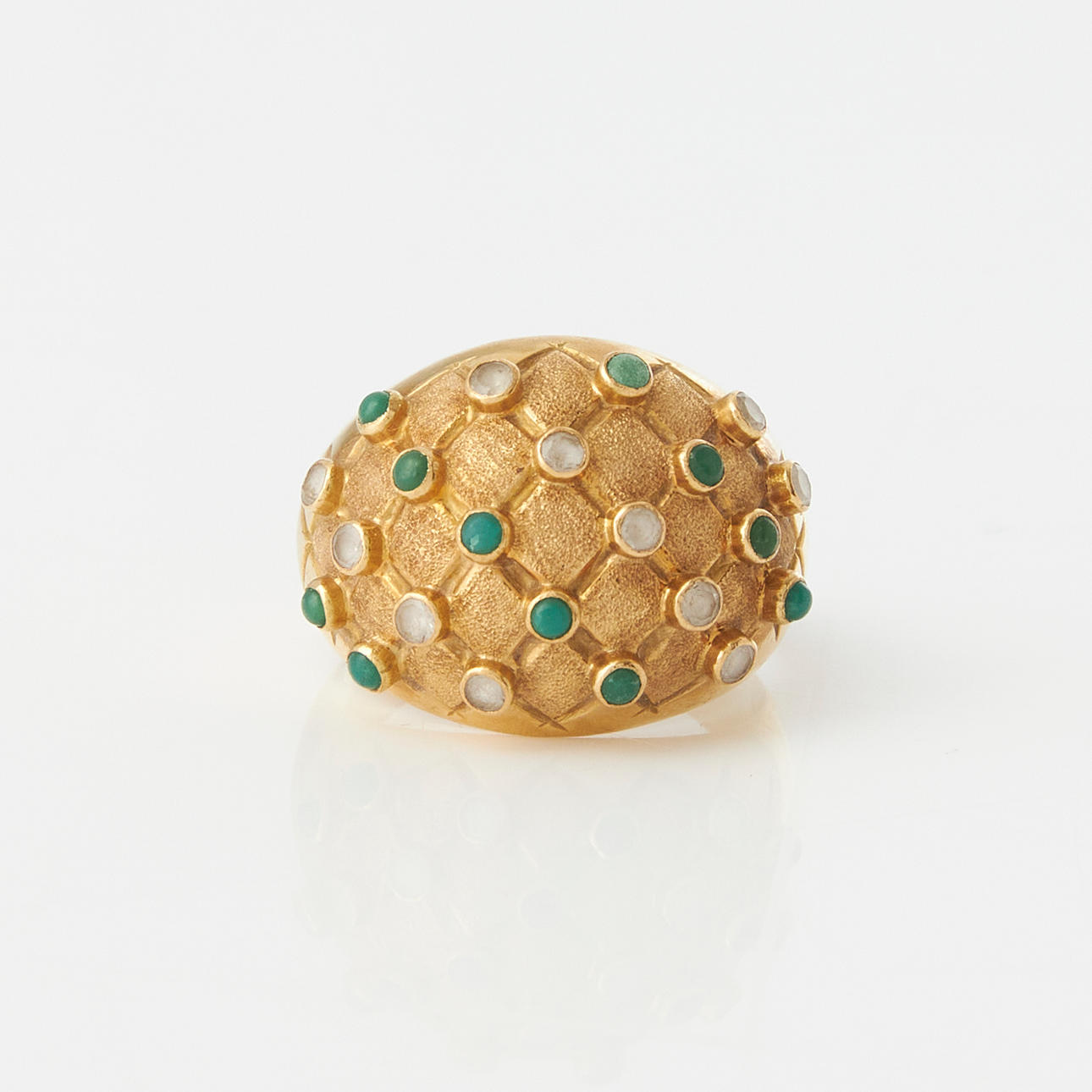 RING, 18k gold, checkered pattern with green and white stones.