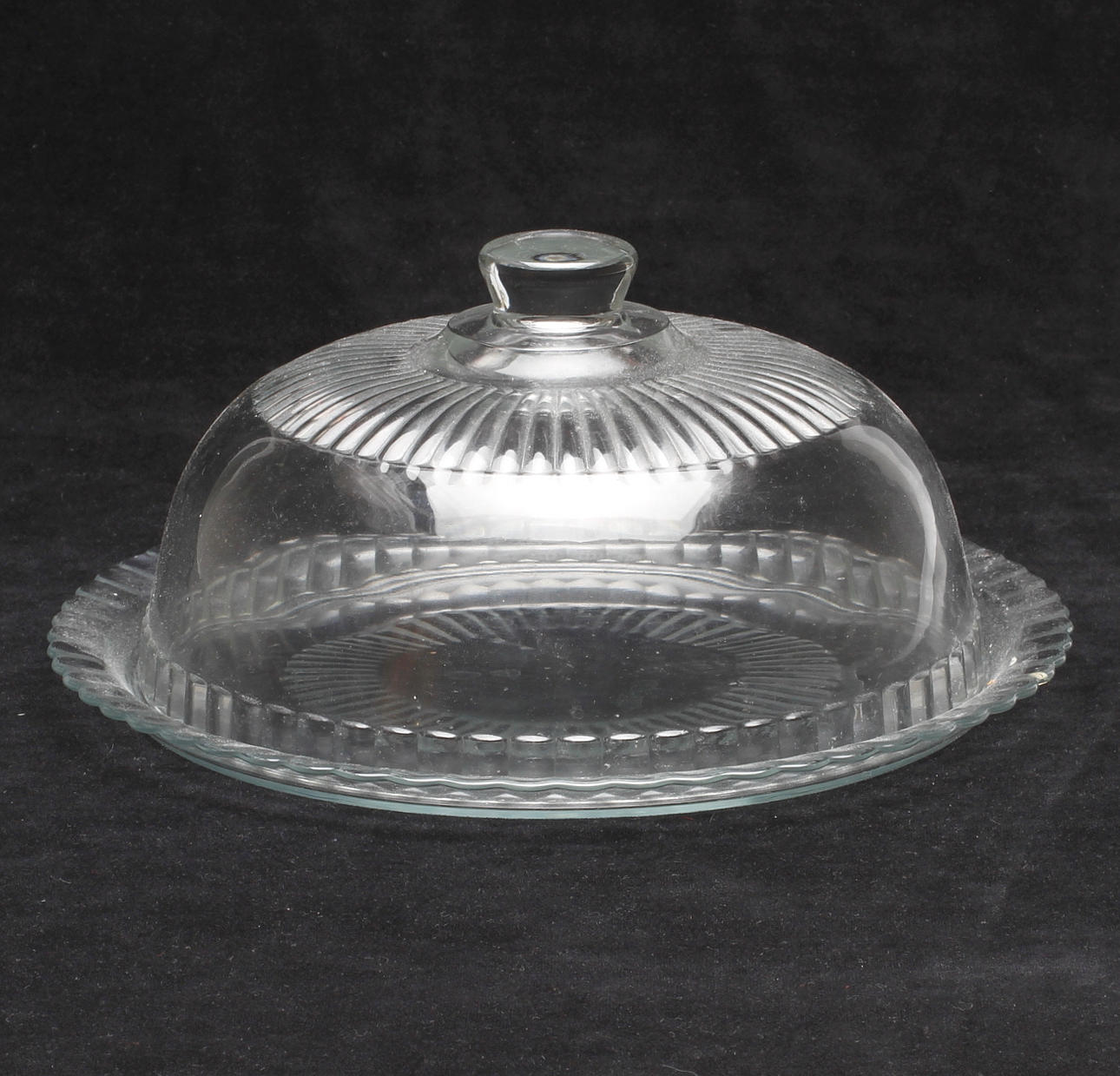 TÅRTFAT med KUPA, glas, Frankrike, 1900-talets andra hälft.