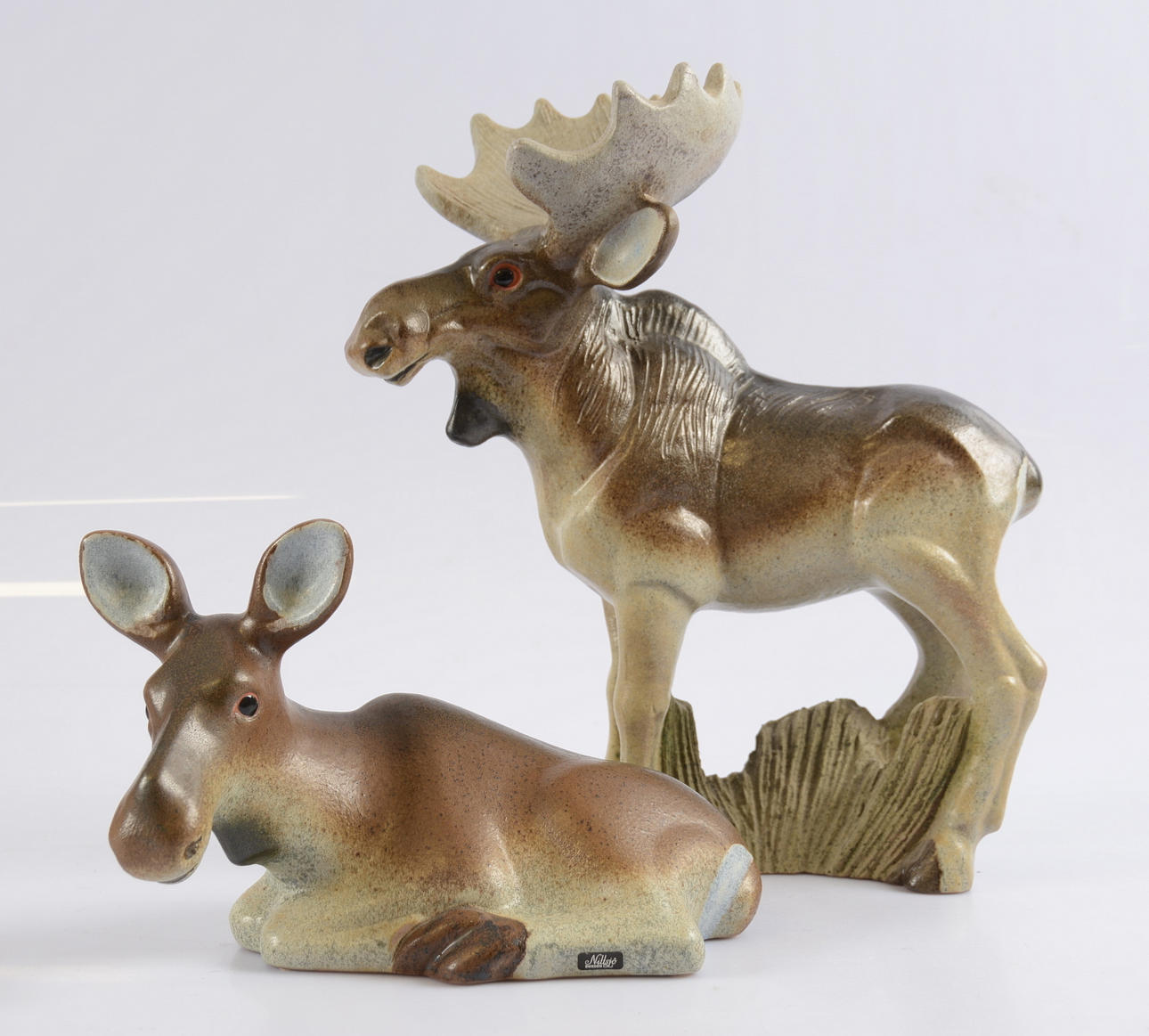 THOMAS HELLSTRÖM. Älgar, 2 stycken, keramik, Nittsjö.