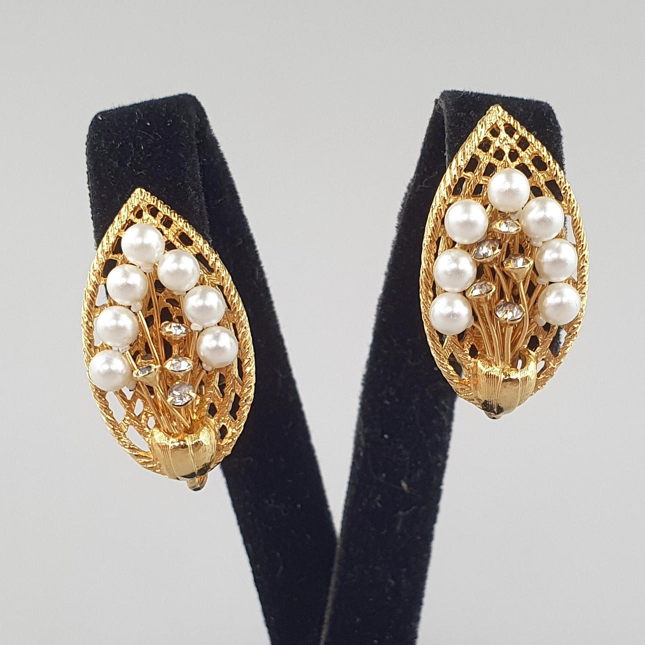 - VINTAGE EARCLIPS - 1 pair, CORO, after 1955.