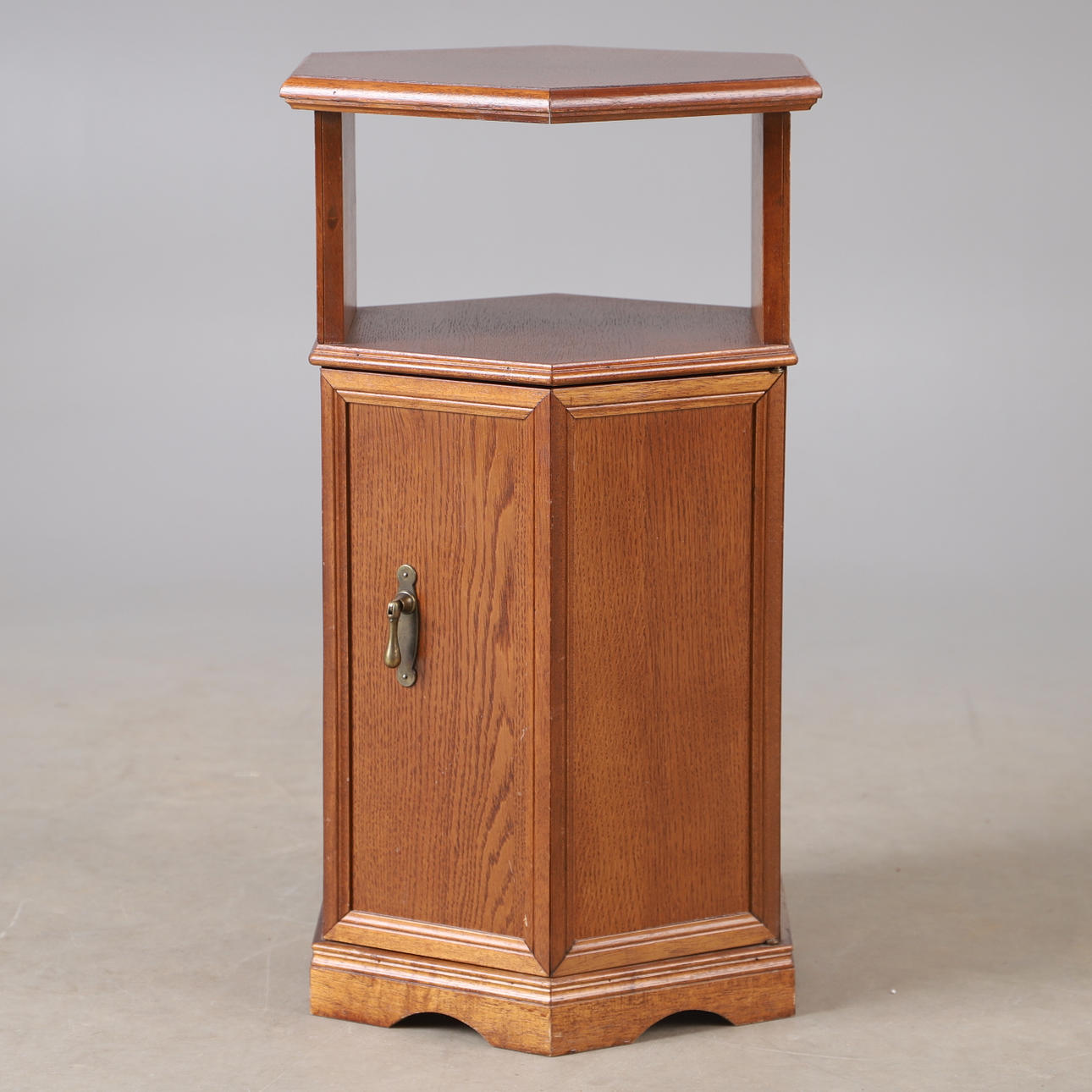 TISCH MIT SCHRANK, Mahagoni, englischer Stil.