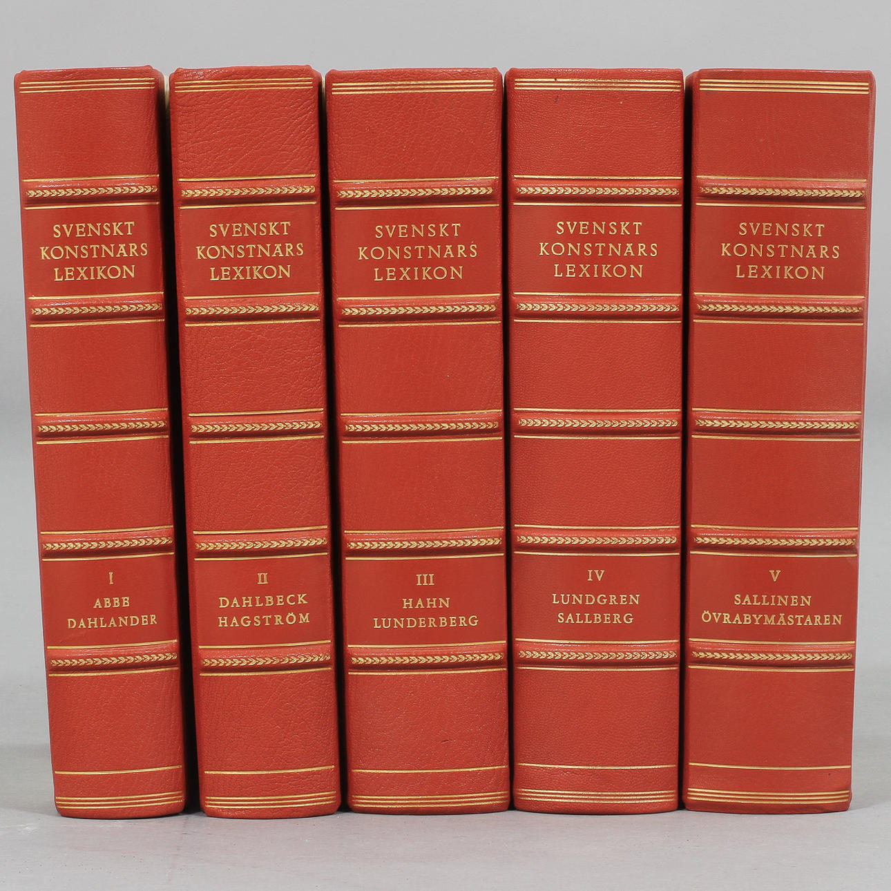 BOK, 5 vol, "Svenskt konstnärslexikon", Malmö 1957.