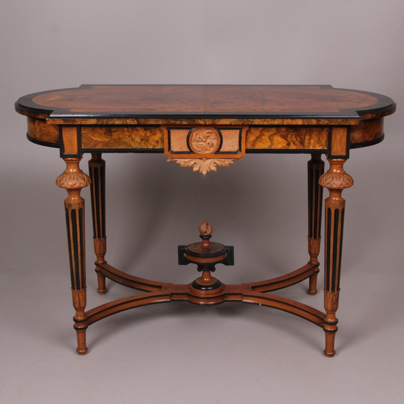 SALONGSBORD, Nyrenässans, omkring sekelskiftet 1900.