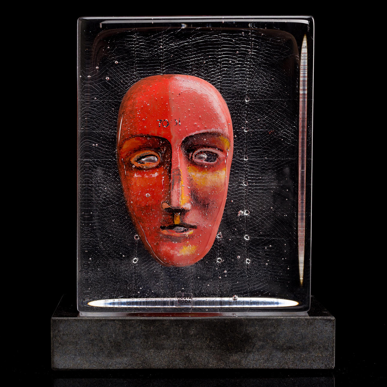 KONSTGLAS, Head in block, Bertil Vallien för Kosta Boda, signerad.