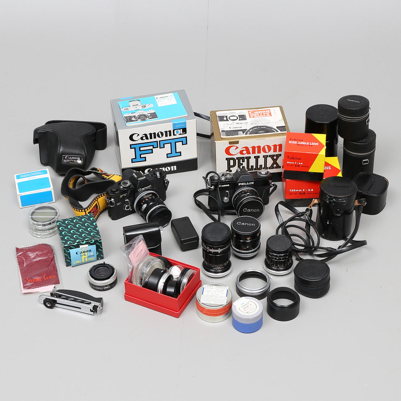 KAMEROR, OBJEKTIV, Canon FT, Canon Pellix med flera tillbehör.