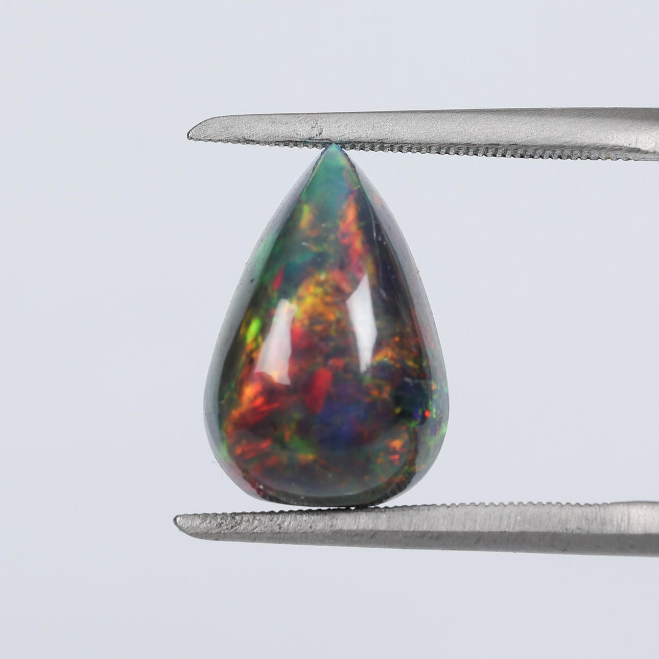 SCHWARZER OPAL, 2,81 ct, Äthiopien.