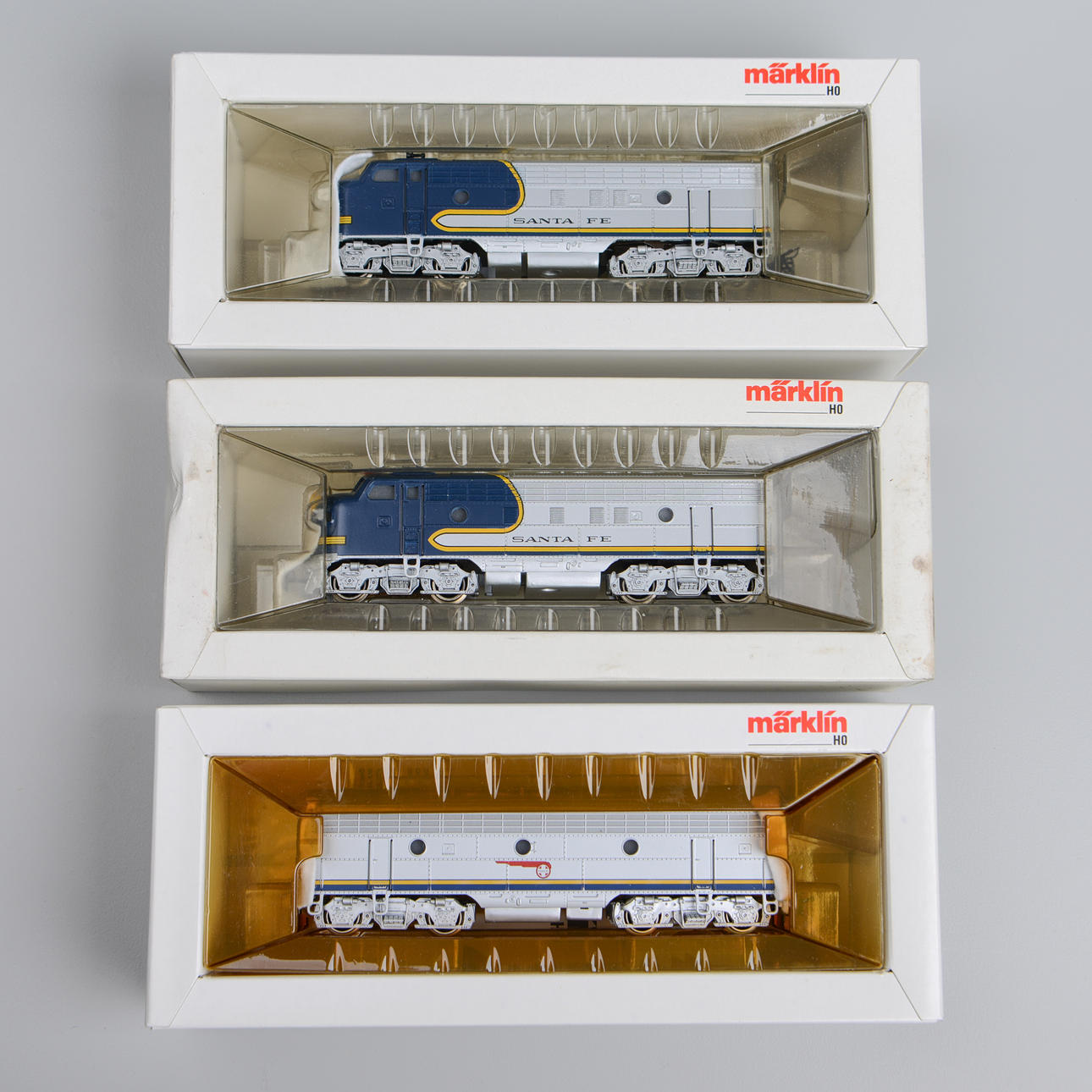 MÄRKLIN, 4063, 3060,3060, 2 blue Santa Fe and intermediate trolley