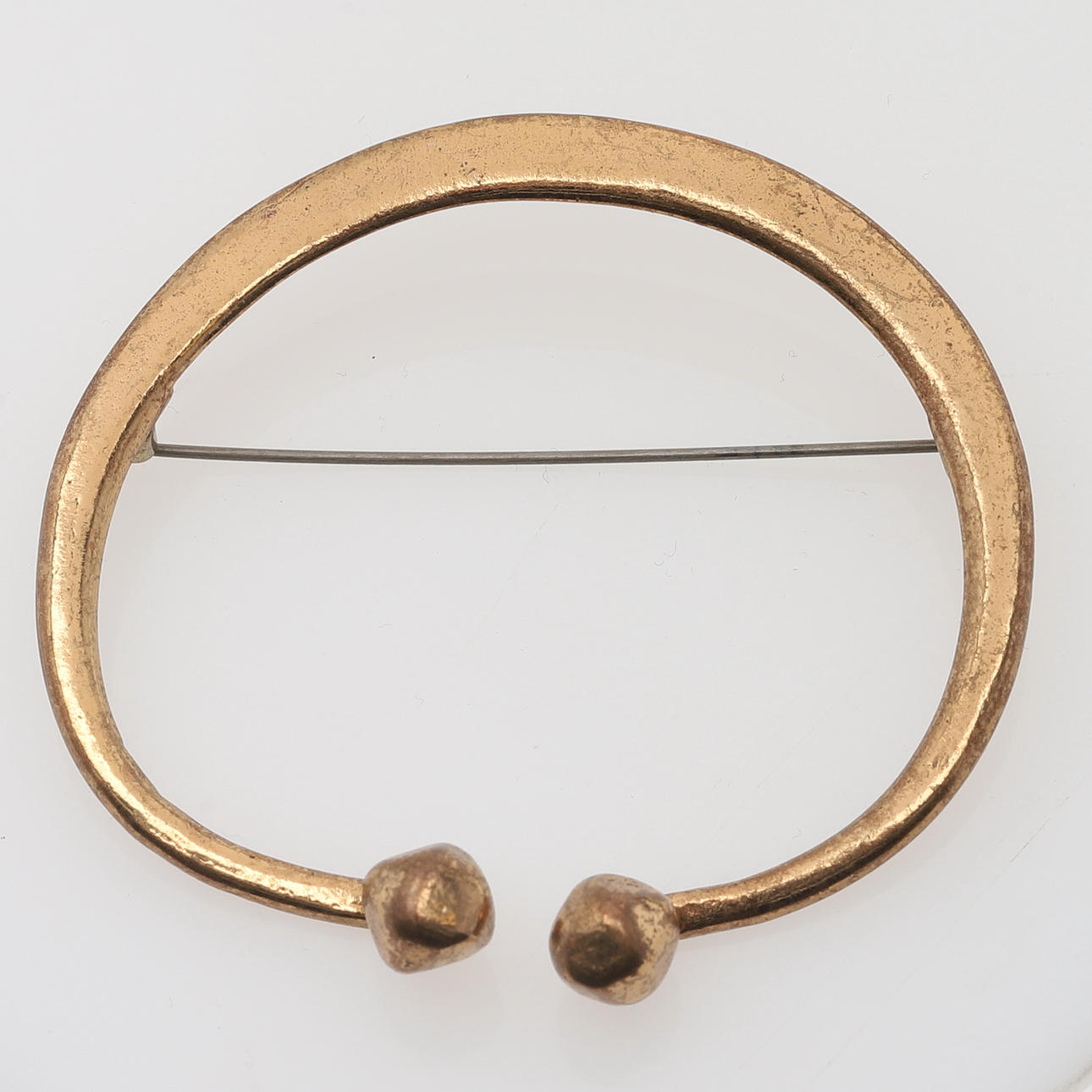 RINTANEULA, pronssi, Kalevala Koru, Suomi.