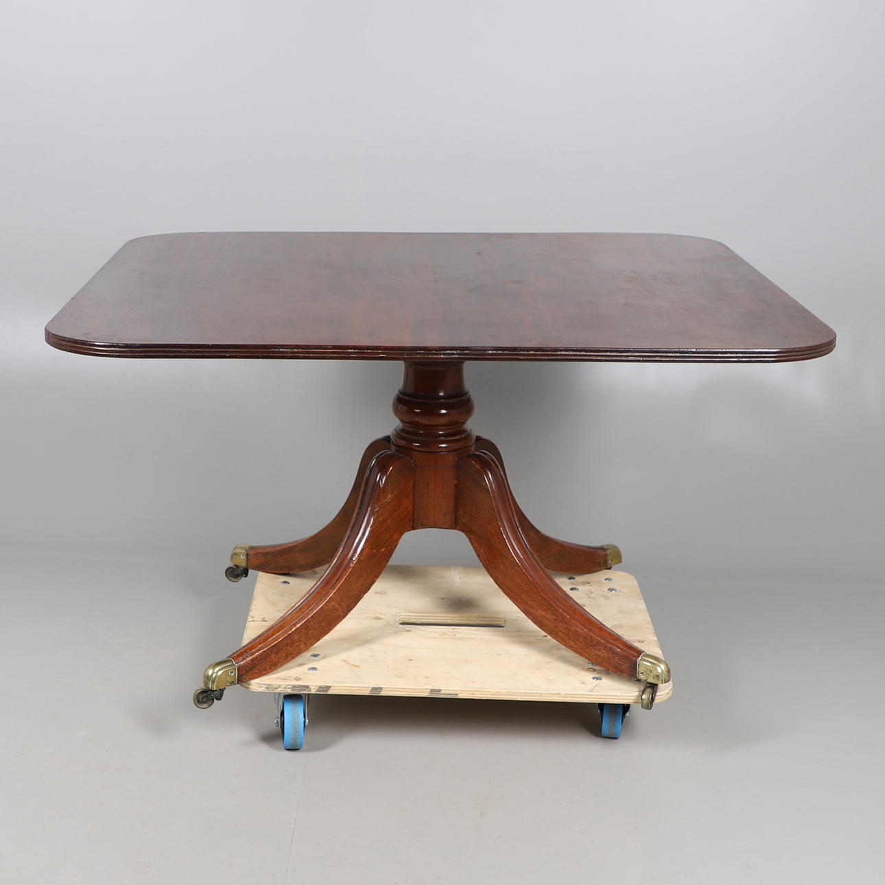 ET REGENCY MAHOGNI MORGENBORD.