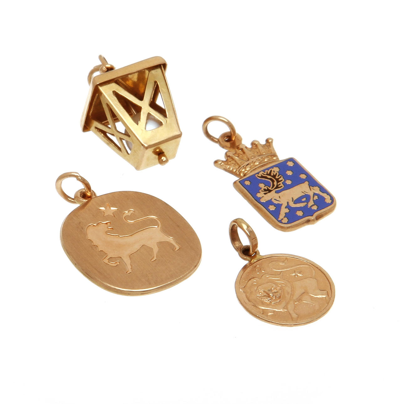 BERLOCKER, 4 st, 18 K guld. Vikt 5.5 gram.