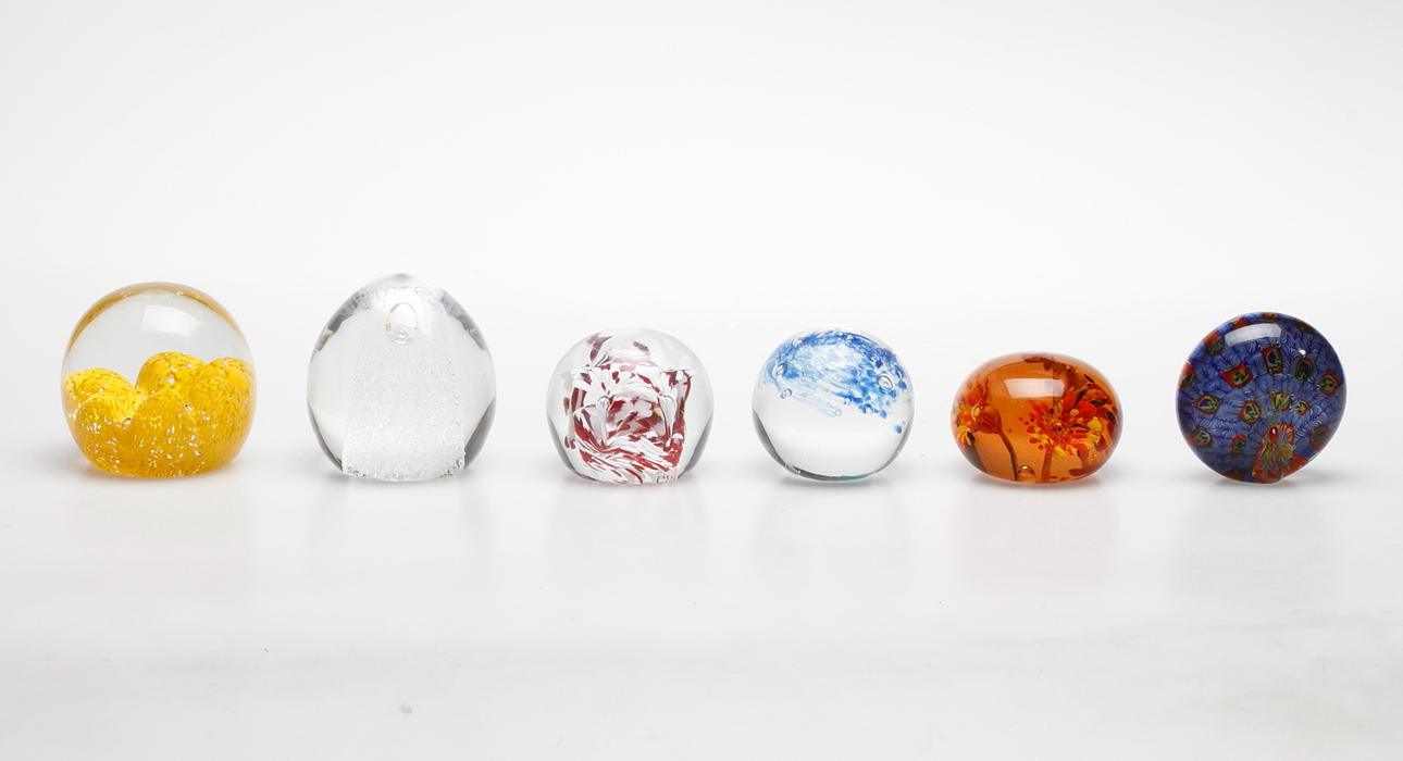 BREVPRESSAR, 6 st. Glas. Bland annat Flygsfors och Orrefors, 1900-tal.