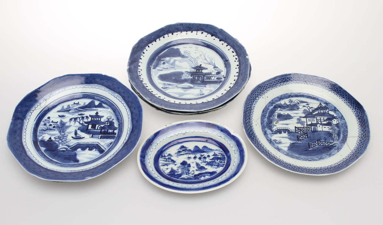 TALLRIKAR, 6 st samt FAT. Kina, 1800-tal.