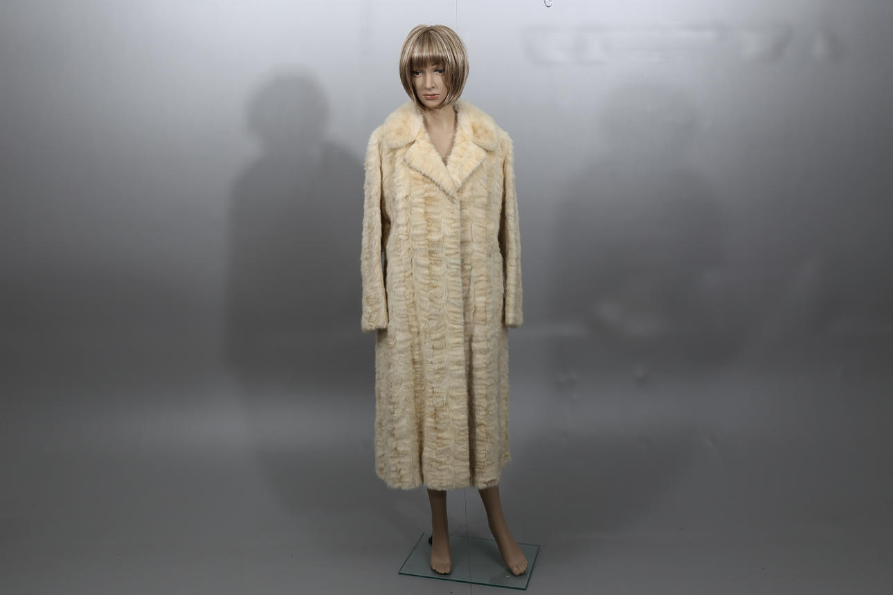 PÄLS, minkbit, vit, Bergquists Päls, Malmö, 1960-tal.