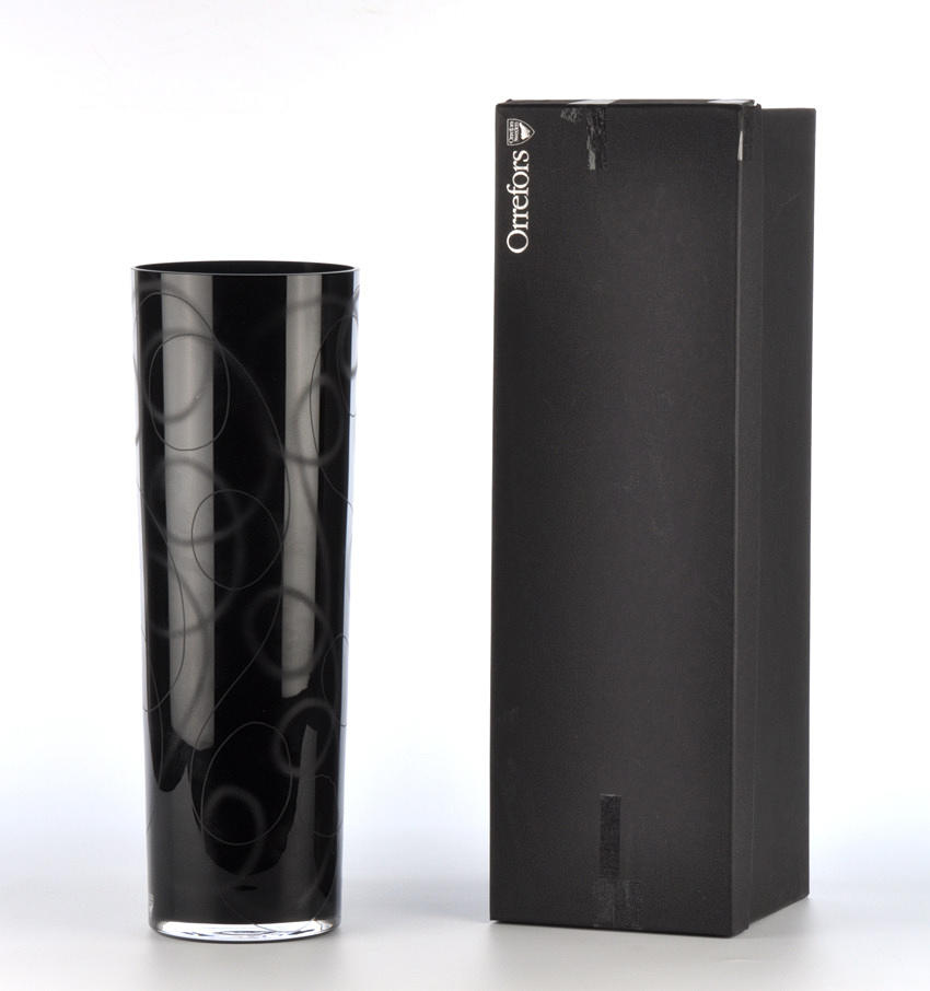 INGEGERD RAMAN. GLASVAS ”SLOW FOX”. Orrefors. Sverige. Höjd 37.5cm Diameter 13 cm.