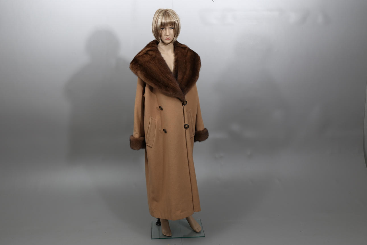 KAPPA MED PÄLSKRAGE OCH MANSCHETTER, ull och mink, Colette, Tyskland, 1900-talets fjärde kvartal.