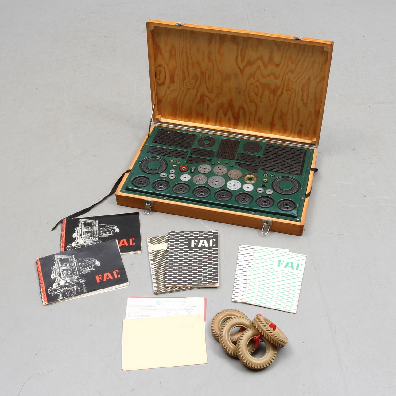 KONSTRUKTIONSSYSTEM, "FAC X1", Universal construction kit, Mark Sylwan AB, Stokholm Sweden, omkring 1900-talets mitt.