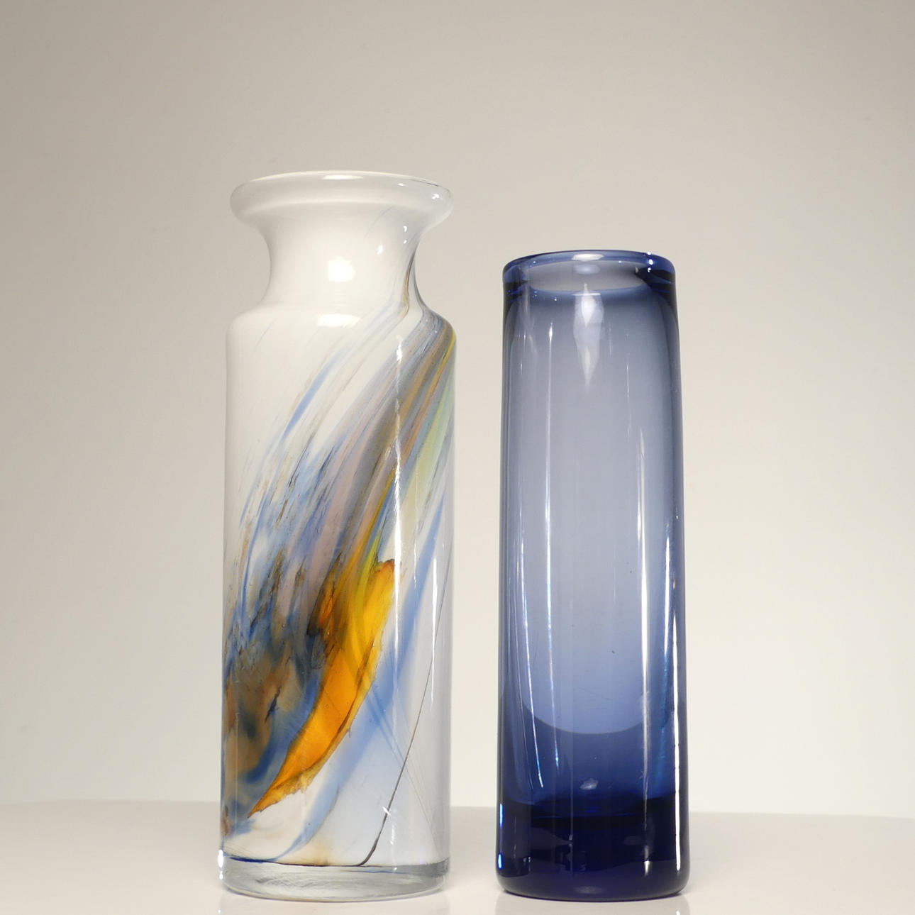 PER LÜTKEN. vaser, 2 st, glas, Holmegaard, Danmark, signerade.