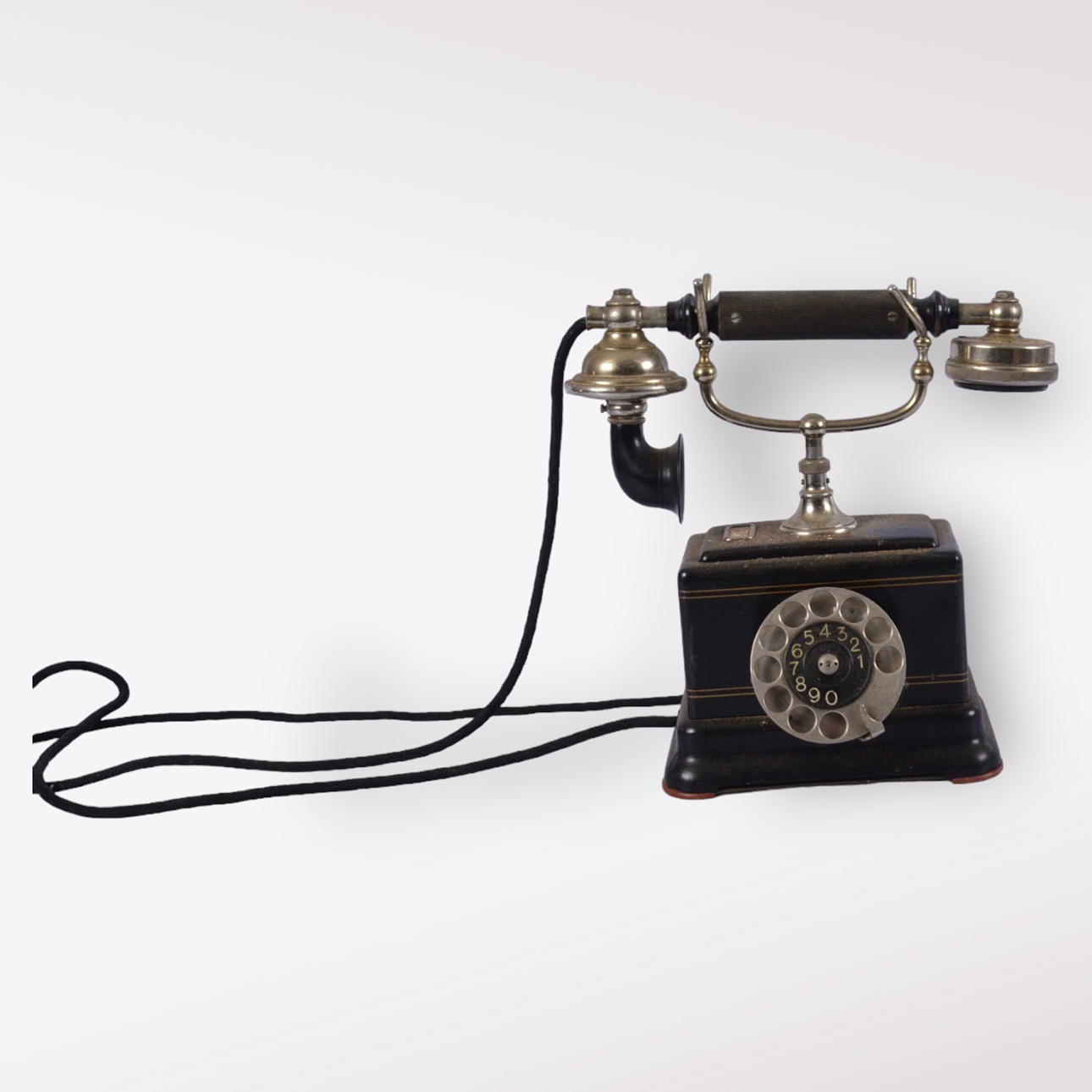 BORDTELEFON, LM Ericsson, 1900-talets første halvdel.