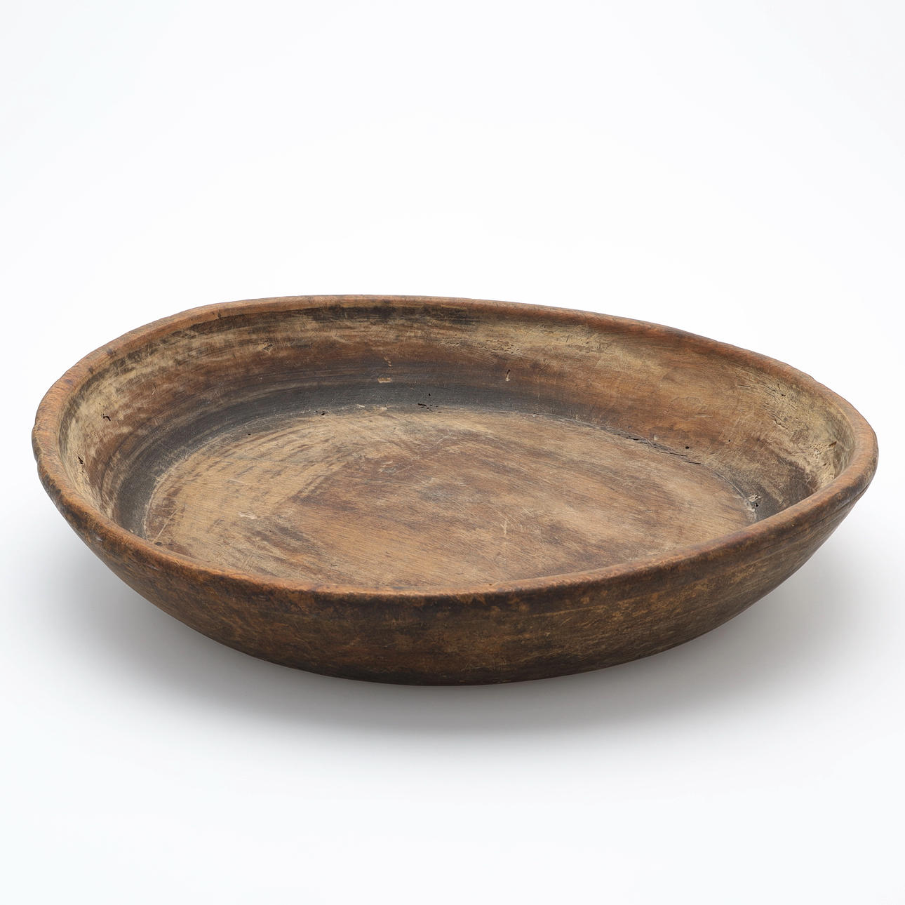 Eine 50 cm große braune Schale, 1700/19. Jahrhundert. Volkskunst - Schüsseln & Kästchen
