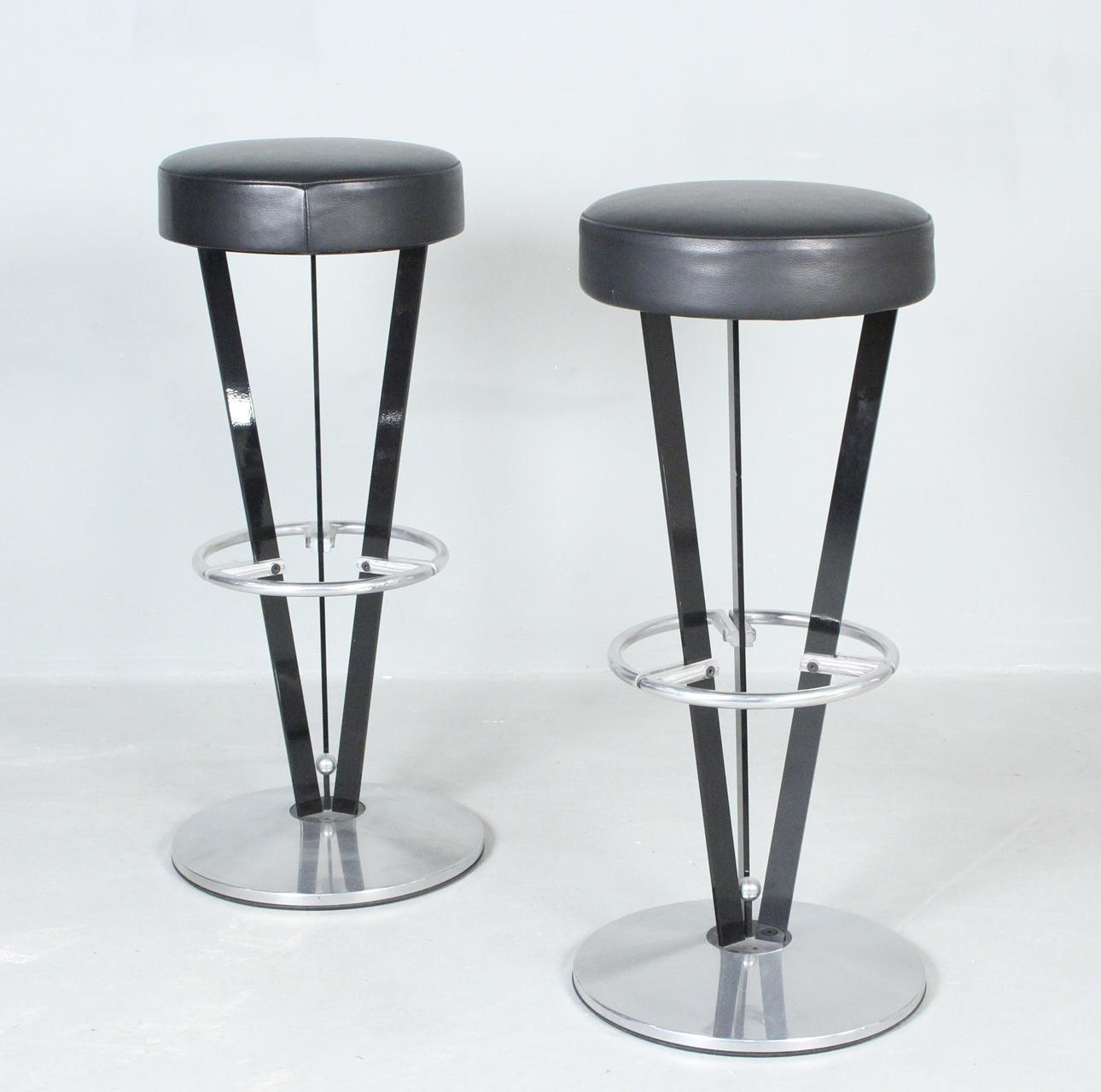 Pedro Miralles AKABA「Dry Martini」 ハイスツール PEDRO MIRALLES (1955-1993). PEDRO MIRALLES für AKABA. Paar