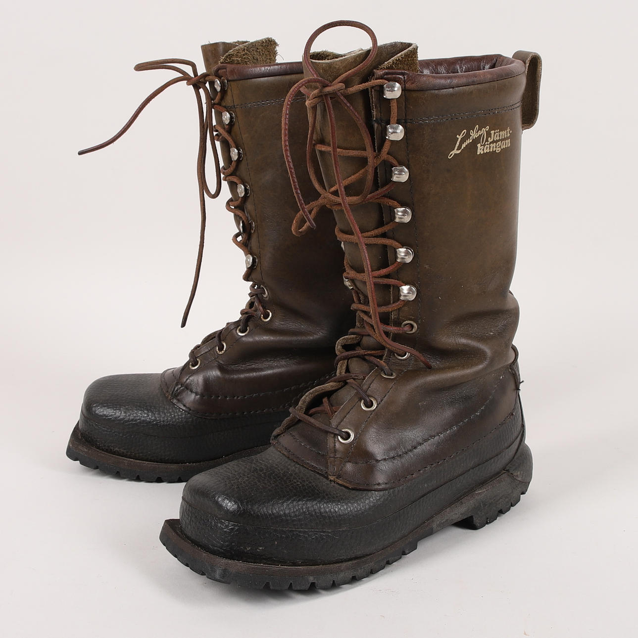 Ein Paar „Jämtkängan“ -Wanderschuhe aus Leder, Lundhags, Schweden.