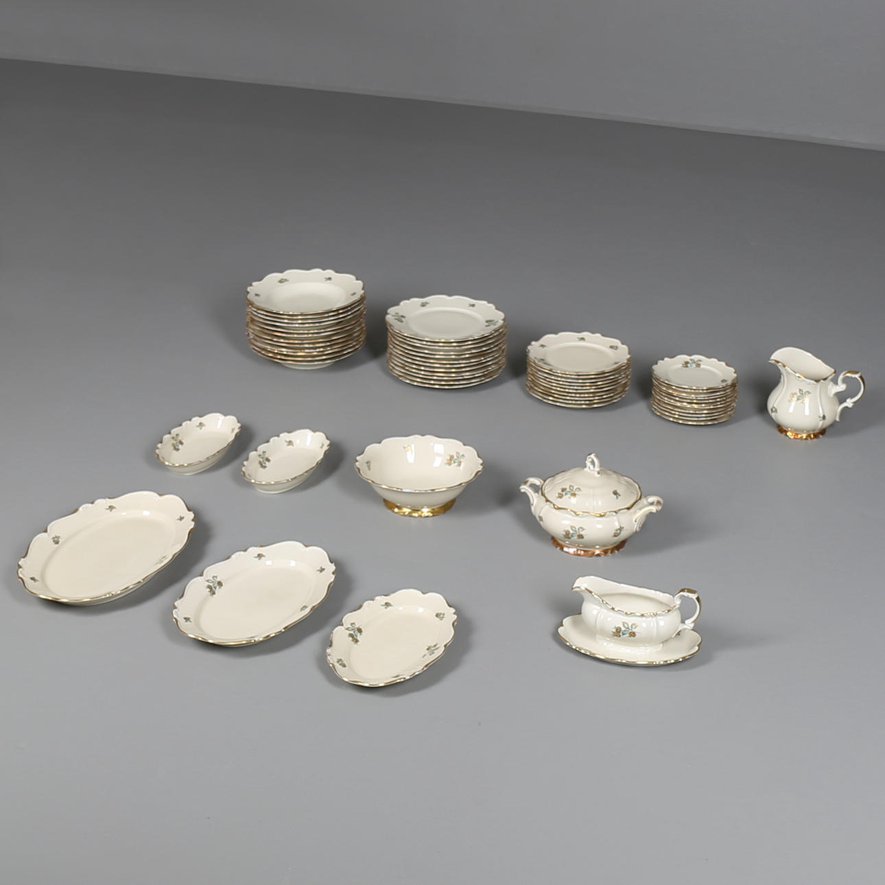 MATSERVIS i porslin, 54 delar, "Marleen", Hackefors.