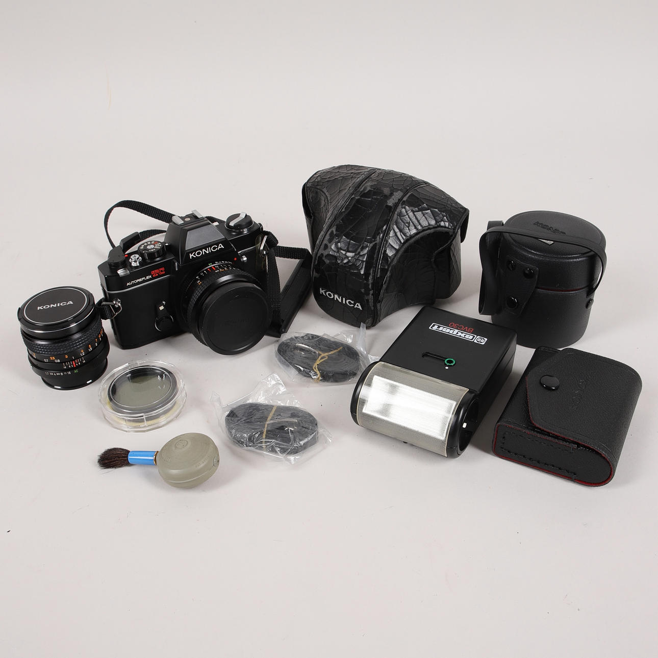 ANALOG KAMERA, Konica autoreflex TC med tilbehør.