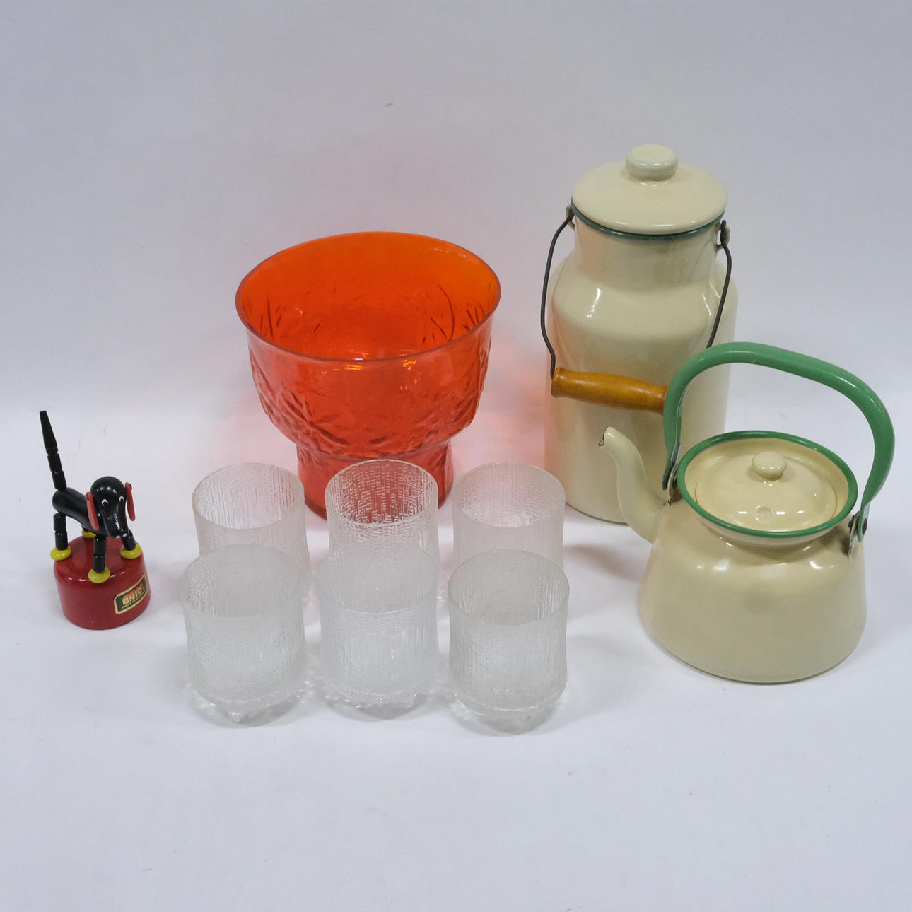 PARTI BL.A IITTALA GLAS, TVÅ KOCKUMFÖREMÅL.