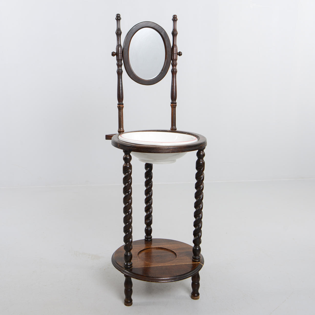 TVÄTTFAT med STÄLLNING, 1900-tal.