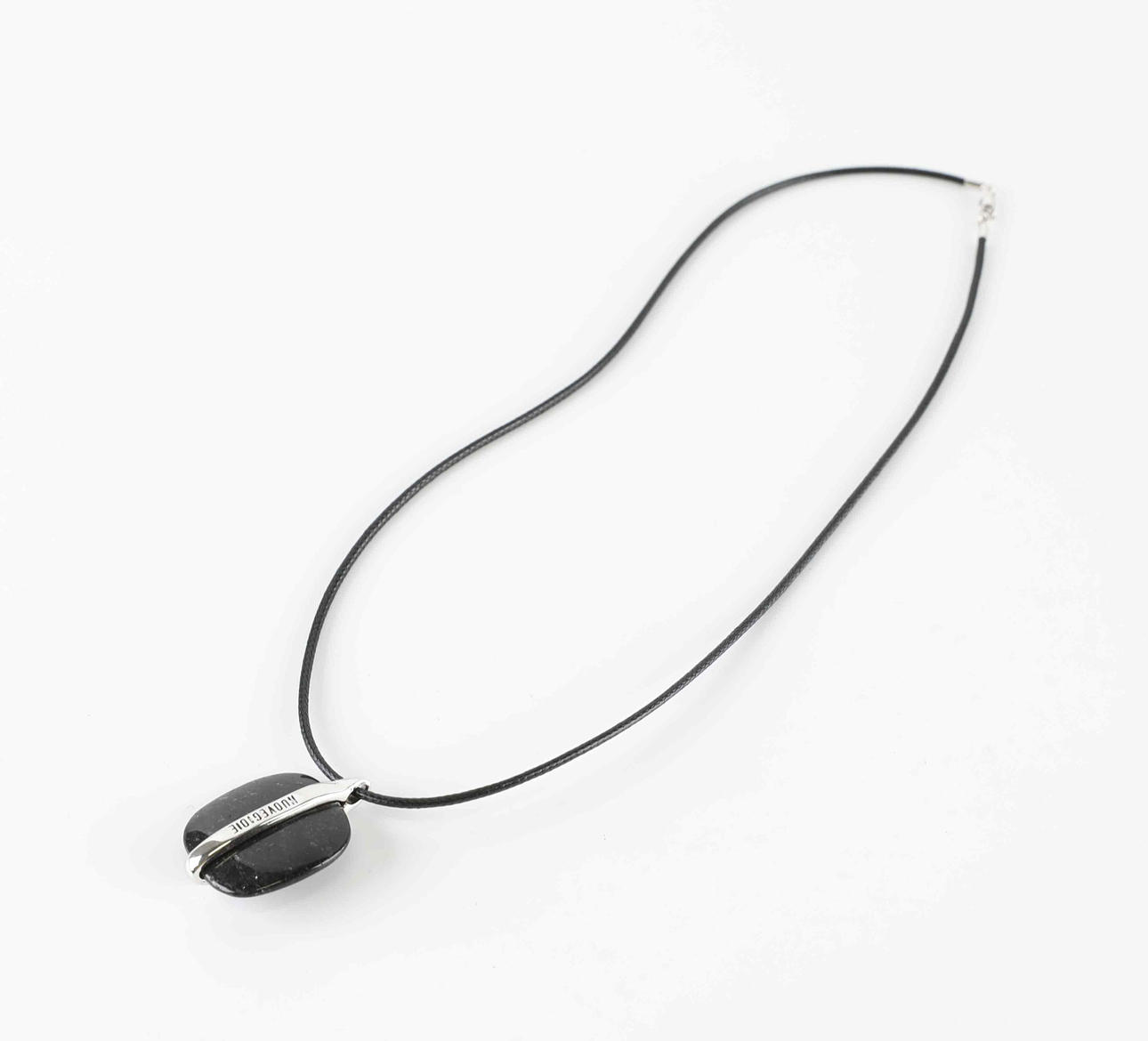 NUOVEGIOIE. Halskette, Silber, schwarzer Stein, silberner Verschluss.
