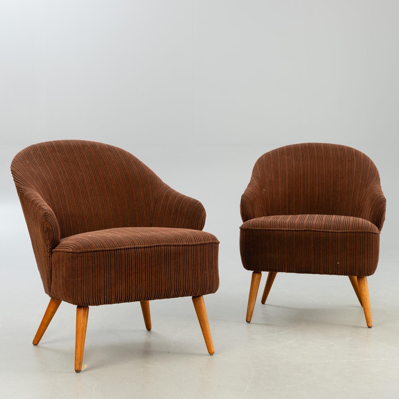 Paar Cocktail Sessel, brauner Cord (2).