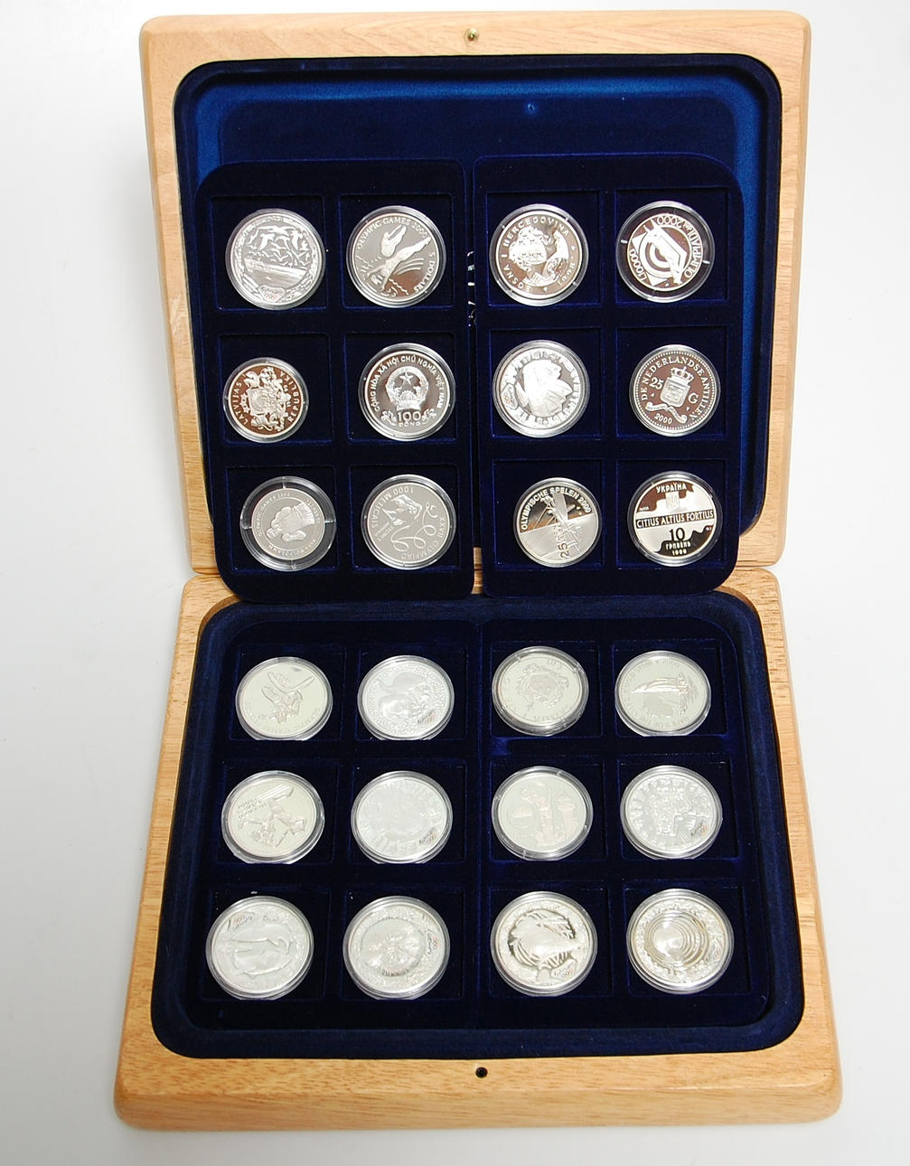 SILVERMYNT, 36 st OS Sidney, OS Athen i schatull.