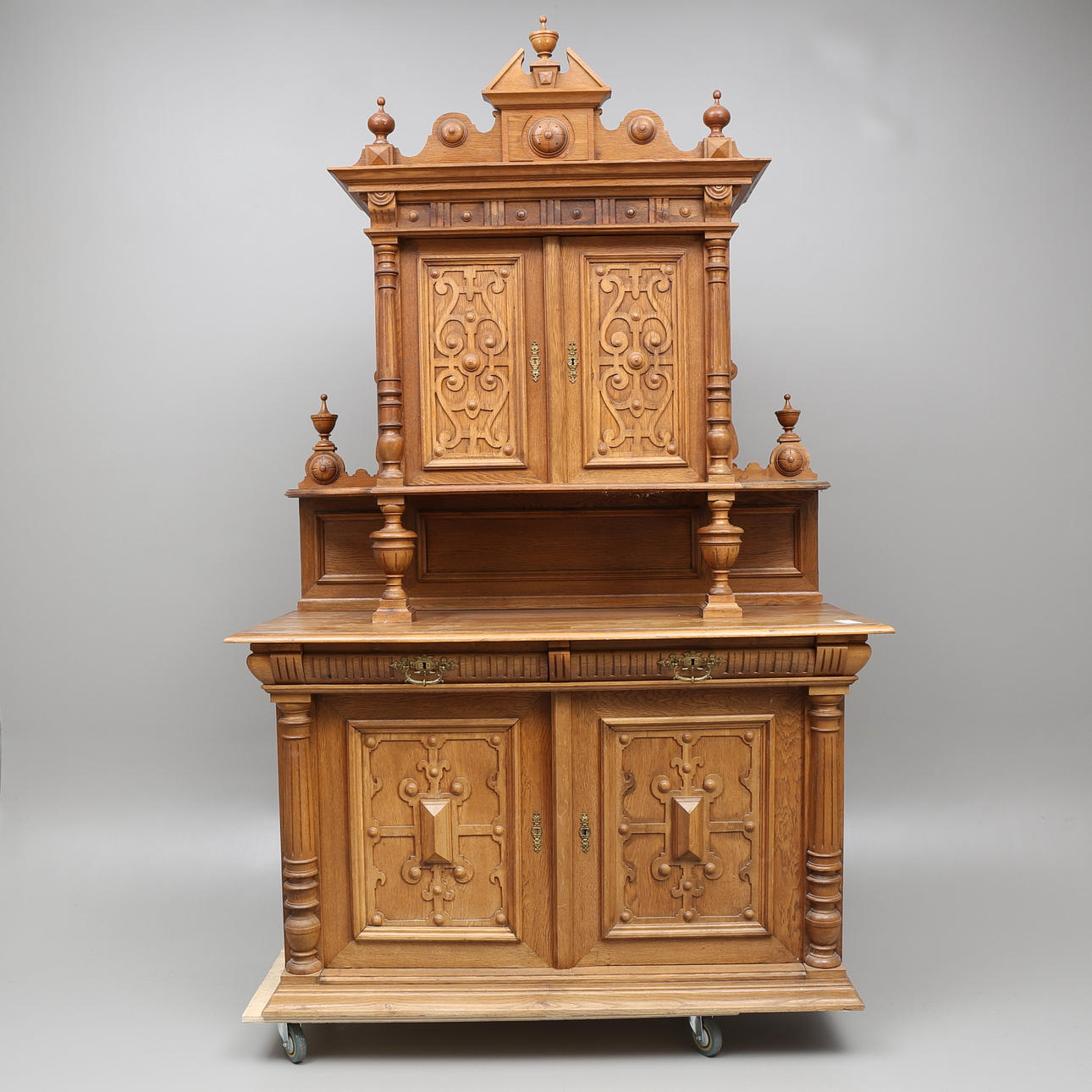 MATSALSSKÅP, ek, nyrenässans, 1800-tal.