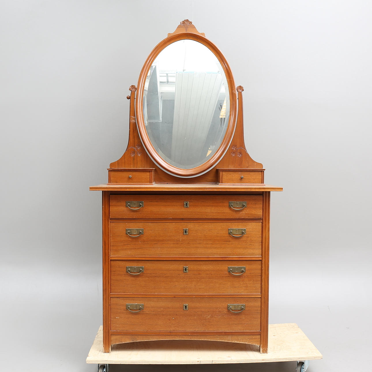 SPEGELBYRÅ, jugend, 1900-talets första hälft.