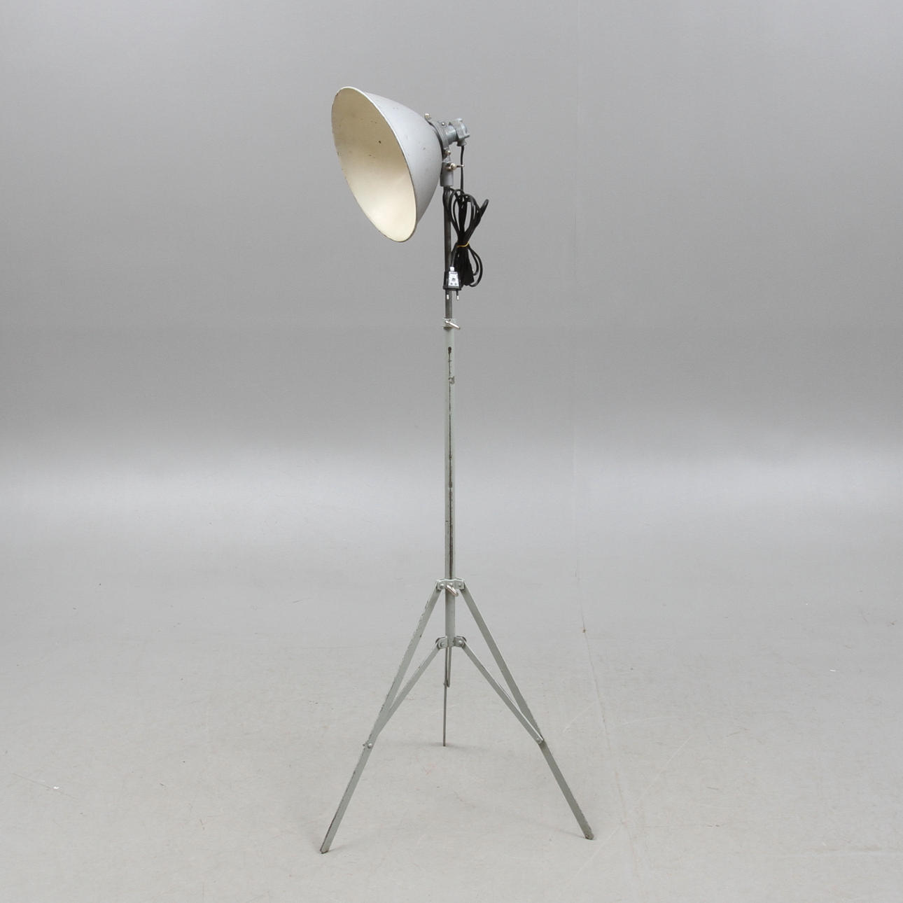 GOLVLAMPA, Nife, industrilampa, 1900-tal.