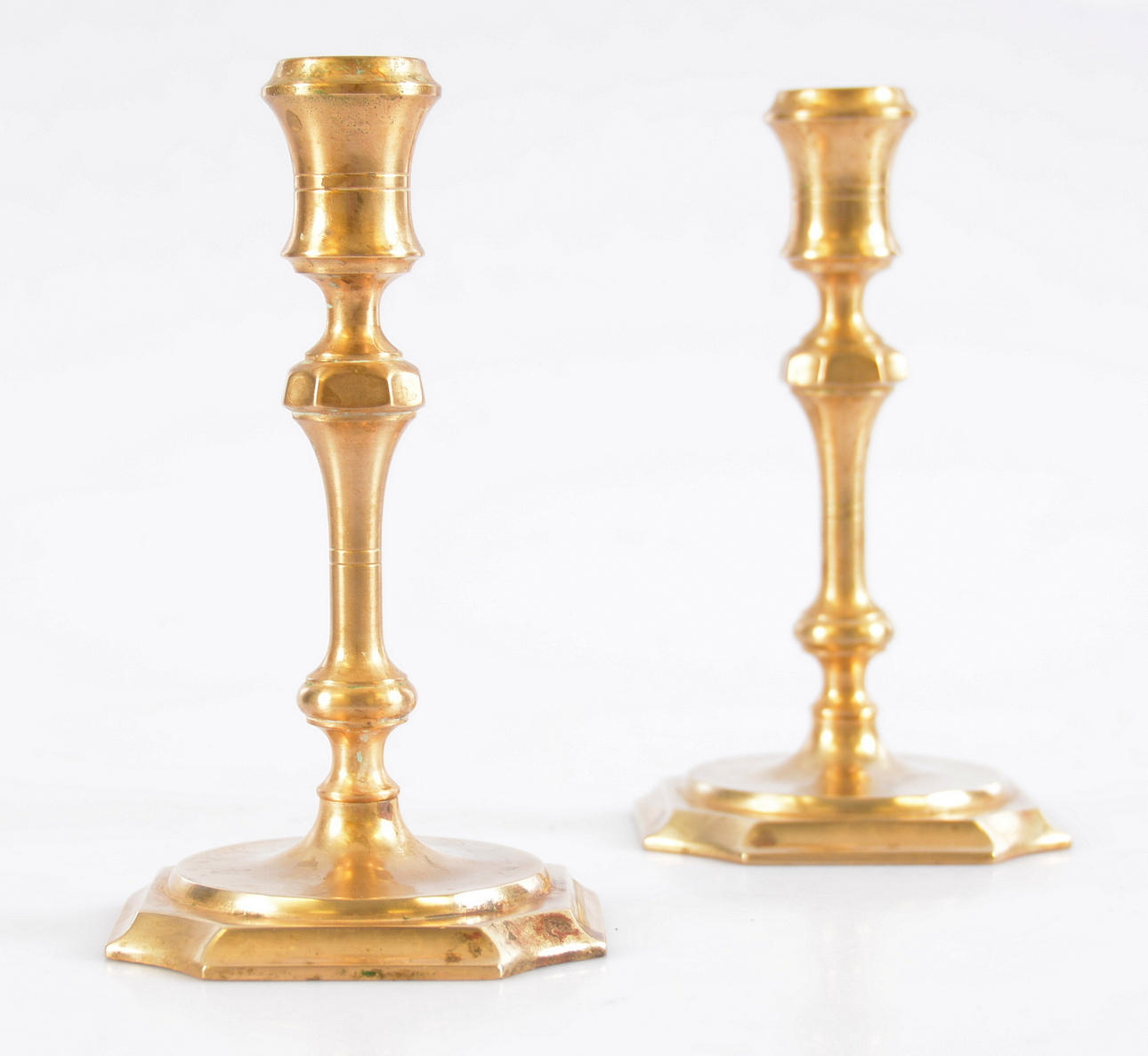 LJUSSTAKAR, 1 par, mässing, G Laxgårds, Gustafs, 1900-tal.