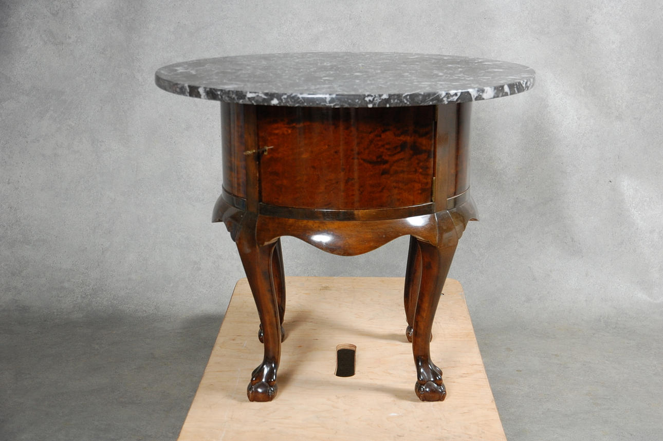 BORD med marmorskiva, 1940-tal.