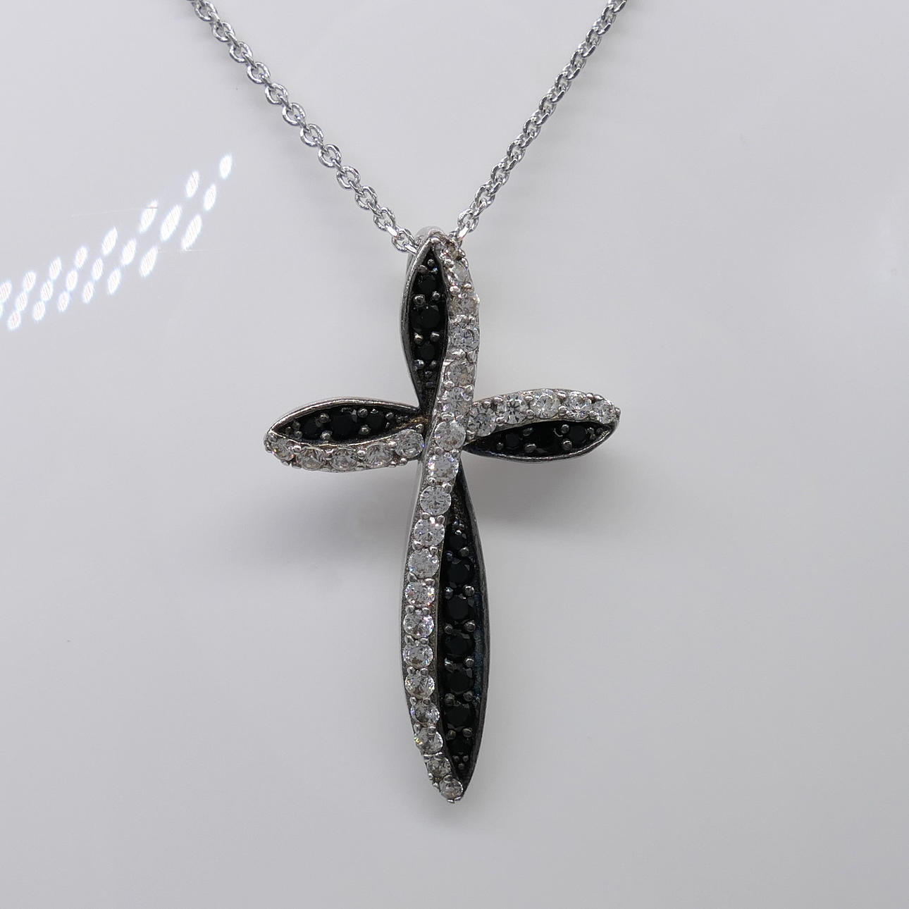 STONE-SET CROSS halsband.