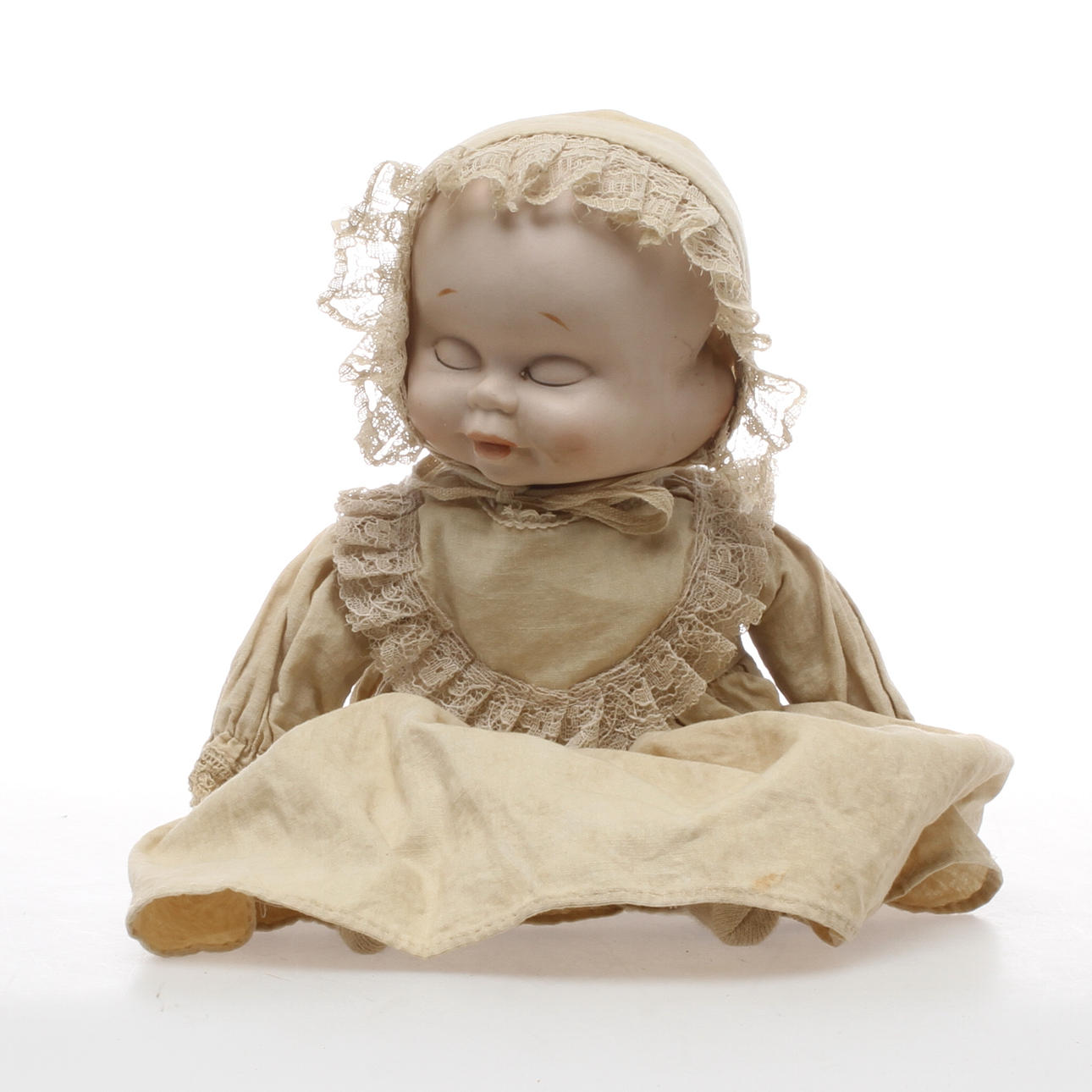 KARAKTÄRSDOCKA, biskviporslin, 1900-talets första fjärdedel.