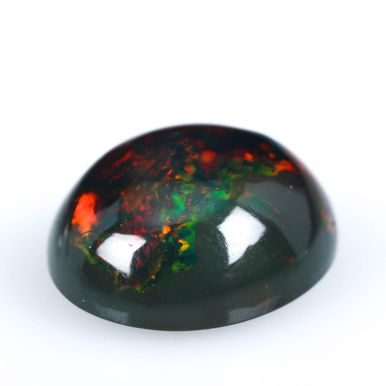 SCHWARZER OPAL, 4,69 ct, Äthiopien.