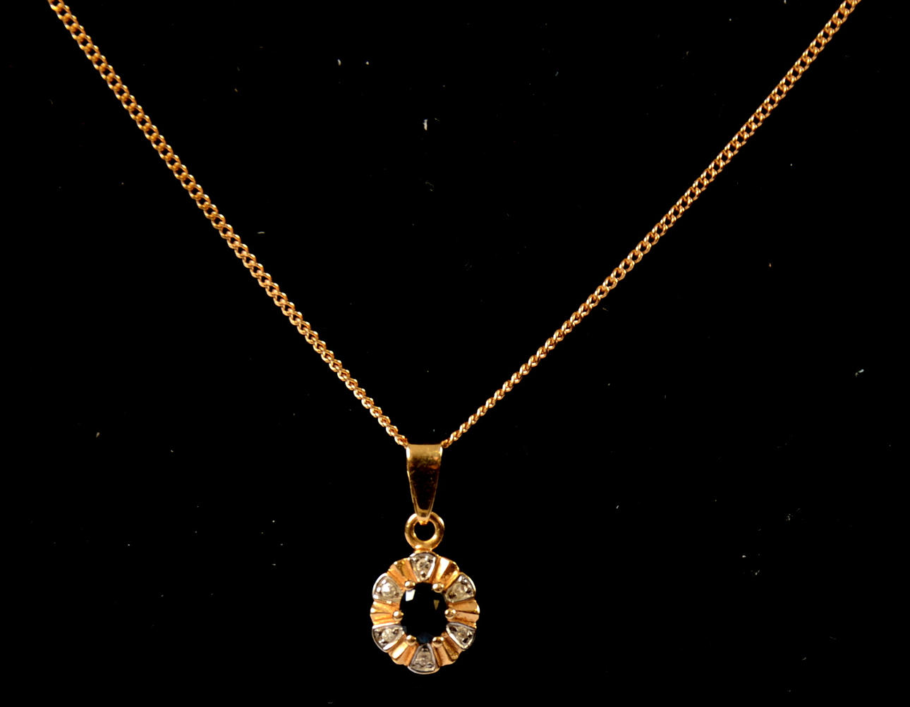 HALSCOLLIER MED SAFIR OCH DIAMANTER, 18K.