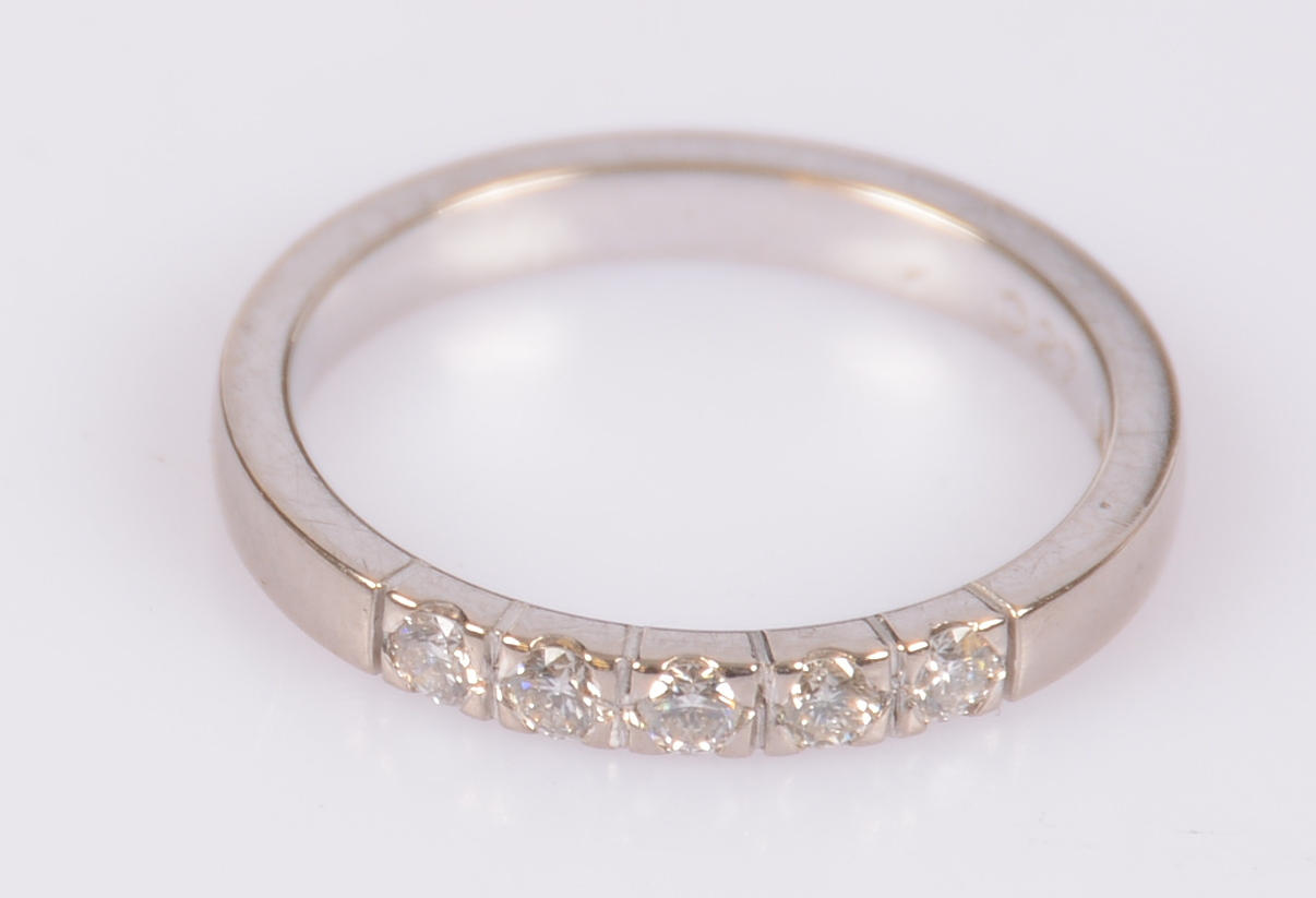 ALLIANSRING MED BRILJANTER, 18K, tot 0,27 ct.