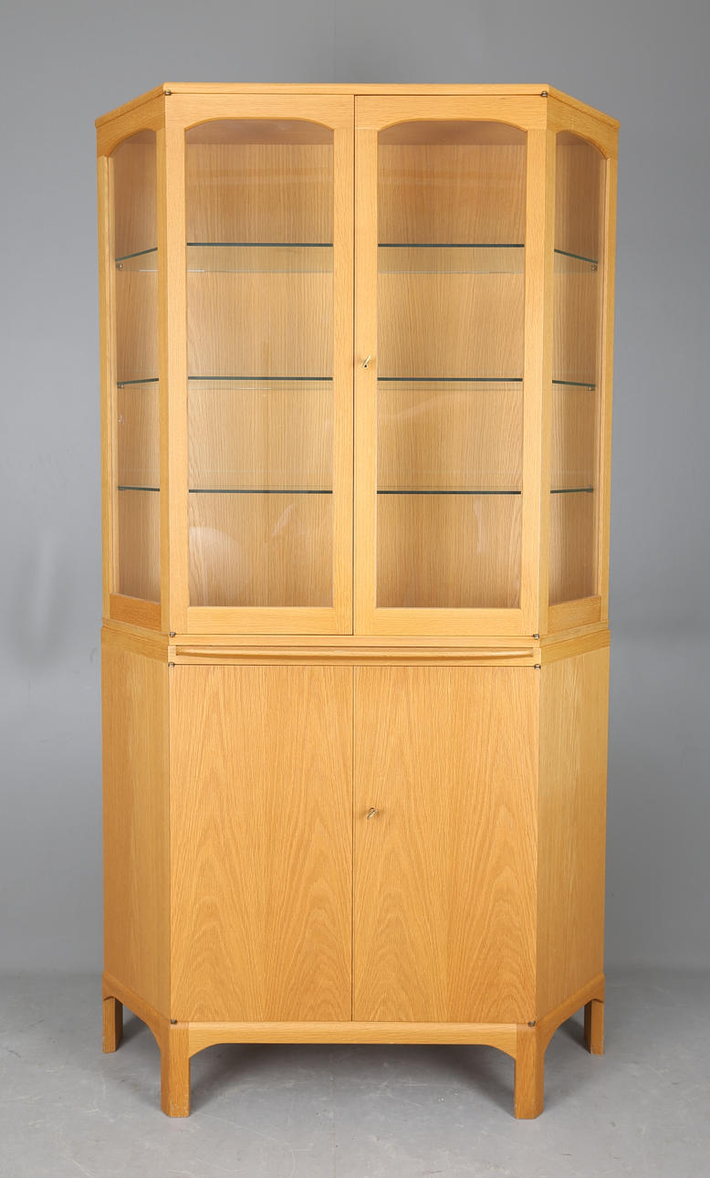 VITRINSKÅP, ek, "Undantaget", Carl Malmsten, 1900-tal.