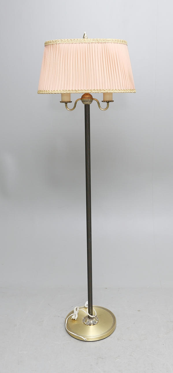 GOLVLAMPA, mässing, 1900-talets mitt.